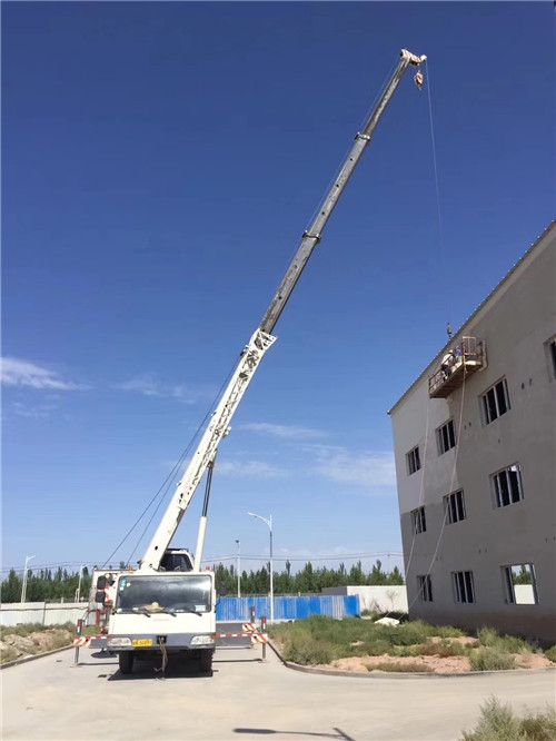 泉港区“轻装强干”—— 吊车的 “轻量化臂架” 技术